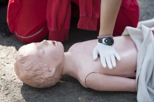 child one arm chest compressions